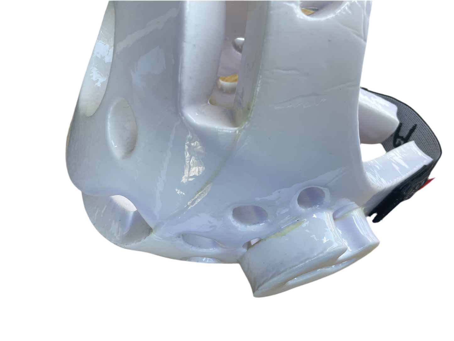 Бяла каска HASADO