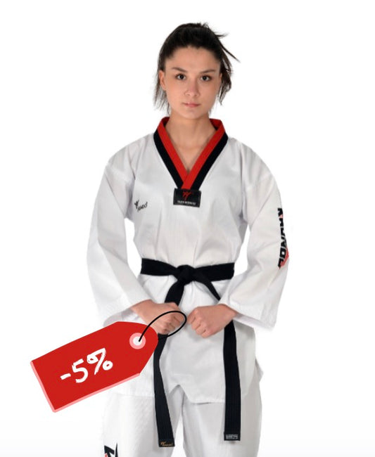 Добок с червено-черна яка