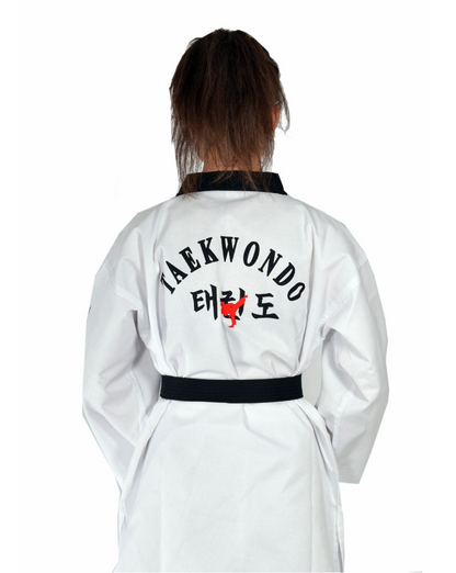 Добок с черна яка